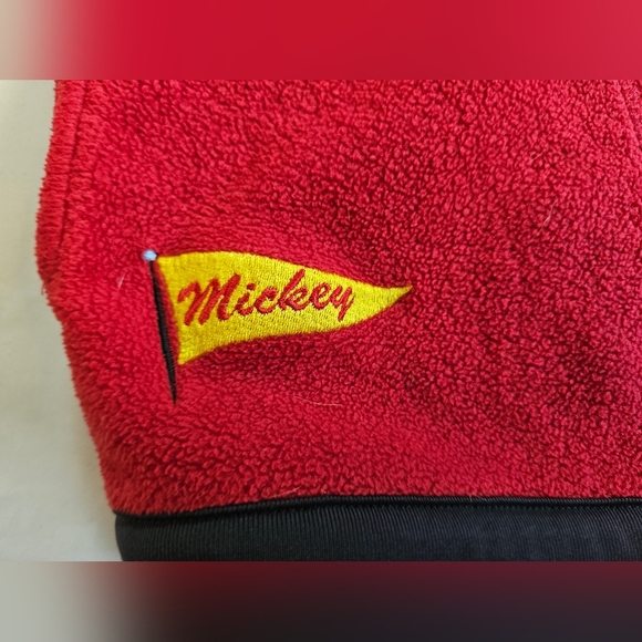 Mickey & Co Womens Red Emblem Pullover Long Sleeve Fuzzy Jacket Size Medium - Picture 11 of 13